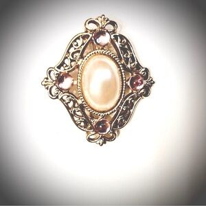1928 Vintage Gold Brooch with a faux pearl and 4 small pink stones